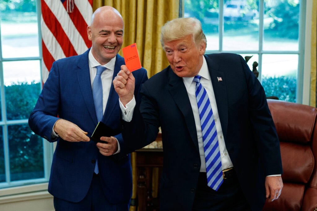 Infantino quiere vender el Mundial, las federaciones se rebelan y corre riesgo su liderazgo